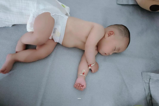 淮南宝宝脚心出汗怎么回事